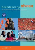 Boek Nederlands op niveau, Zo goed als nieuw, Verzenden