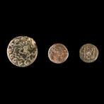 Byzantijns Groep van drie bronzen gewichten (Zonder