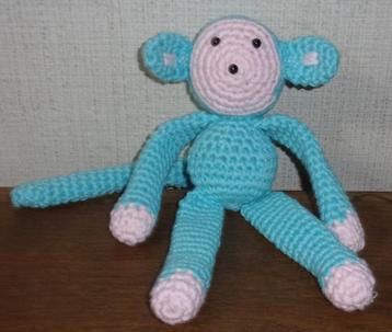 Nieuw, handgehaakt, knuffelaapje beschikbaar voor biedingen