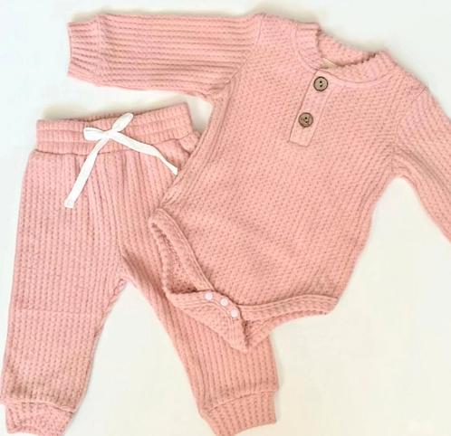 2-delig baby pakje met broek en romper met lange mouwen roze, Kinderen en Baby's, Kraamcadeaus en Geboorteborden, Kraamcadeau