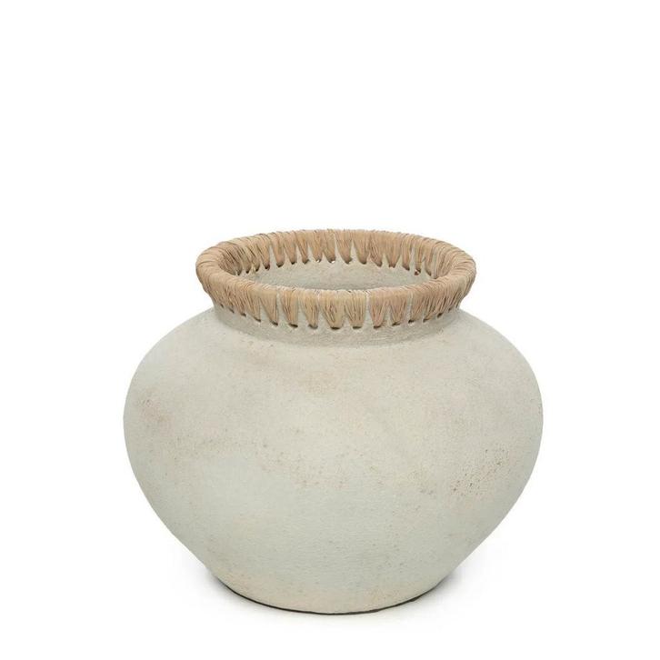 Vaas Styly - terracotta met raffia in natuurlijke tint, Huis en Inrichting, Woonaccessoires | Vazen, Verzenden