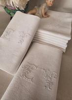 Servet (9) - 68 cm - 64 cm - Geborduurde servetten CT