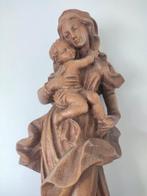 Snijwerk, Madonna mit Kind auf dem Arm - Handarbeit - 34 cm