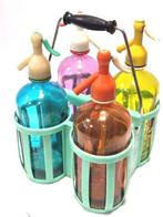 Fles - Vier vintage sifons plus originele mand - gekleurd