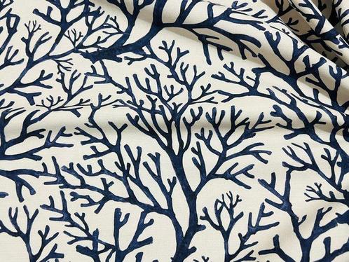 Elegante katoenen stof met blauw koraalpatroon op een witte, Antiek en Kunst, Antiek | Kleden en Textiel
