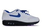 Nike Air Max 1 Suede iD Blue Sail • 45, Kleding | Heren, Ophalen of Verzenden, Nieuw, Nike, Sneakers of Gympen