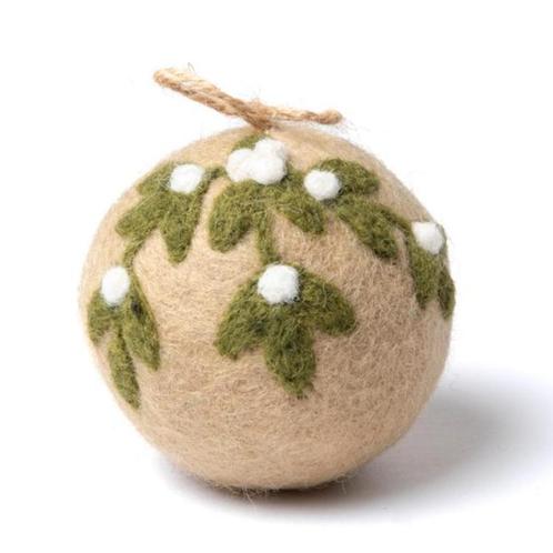 Kerstbal Vilt - Mistletoe Trosje Large - Beige/Groen/Wit - 8, Diversen, Kerst, Nieuw, Ophalen of Verzenden