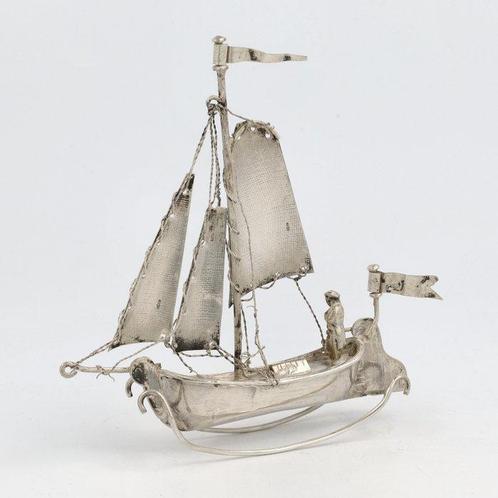 J. Postmus (Hoorn) - Zeilboot - NO RESERVE - Miniatuur, Antiek en Kunst, Antiek | Goud en Zilver