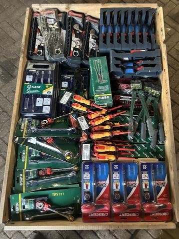 Mix pallet met nieuw gereedschap beschikbaar voor biedingen