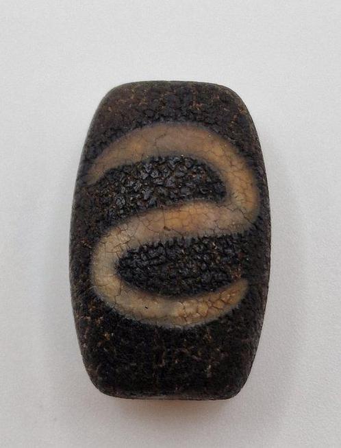 Oud Tibetaans of Nepalese Geëtst archaïsch glas Yin en Yang, Antiek en Kunst, Antiek | Overige Antiek