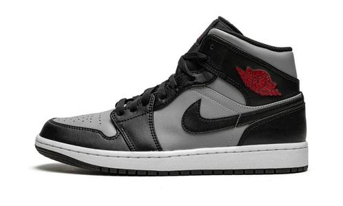 Jordan 1 Mid Shadow Red - maat 45 (Sneakers, Schoenen), Kleding | Dames, Schoenen, Rood, Nieuw, Sneakers of Gympen, Verzenden