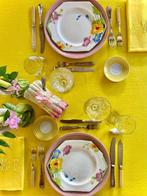 Tafelkleed voor grote tafels, met een elegante gele kleur. -