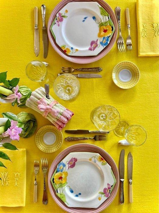 Tafelkleed voor grote tafels, met een elegante gele kleur. -, Antiek en Kunst, Kunst | Designobjecten