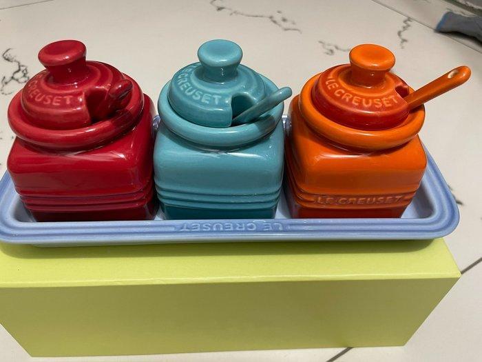 Le Creuset - Colorful spice jar set - Olie-en-azijnstelletje, Antiek en Kunst, Antiek | Keukenbenodigdheden