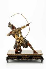 Gepatineerd brons - Signed Yoshimitsu  - Een gepatineerd
