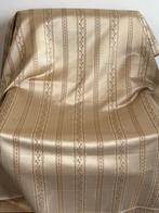 Goudbloemen op zijden strepen – Elegante lampasso met frame