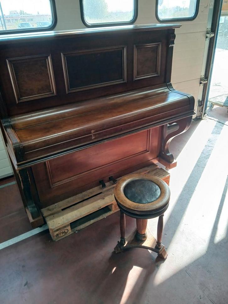 Hillgärtner piano + krukje, B x D x H 145 x 60 x 130 cm, Diversen, Overige Diversen, Ophalen