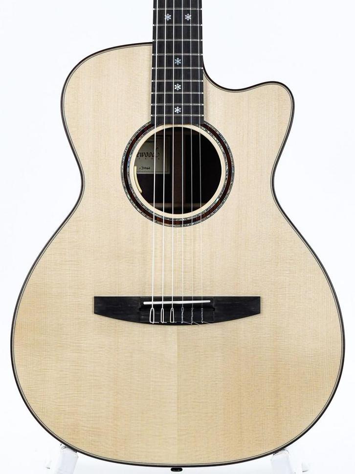 Lakewood M32CP Crossover Nylon (Akoestische Gitaren), Muziek en Instrumenten, Snaarinstrumenten | Gitaren | Akoestisch, Western- of Steelstringgitaar