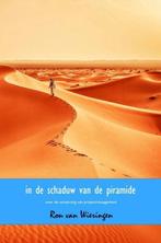 9789402156393 In de schaduw van de piramide, Boeken, Verzenden, Nieuw, Ron van Wieringen