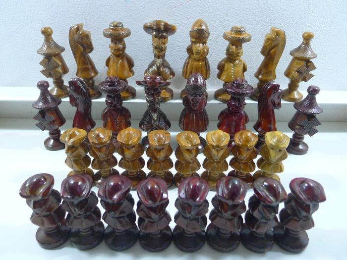 Jeu déchecs gout Pancha en bois vitrifié avec coffre de, Antiek en Kunst, Curiosa en Brocante