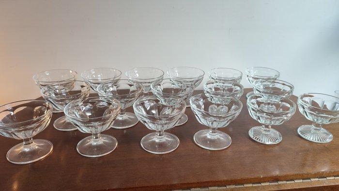 Dessertservies (17) - Glas - IJsschaalservice, fruit, Antiek en Kunst, Antiek | Meubels | Tafels