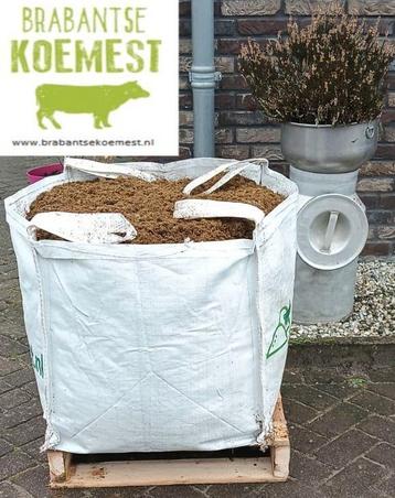 Gedroogde koemest los afhalen of big bag. beschikbaar voor biedingen