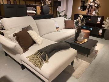 Trendy hoekbank Impero in zachte lichtgrijze stof, incl. beschikbaar voor biedingen