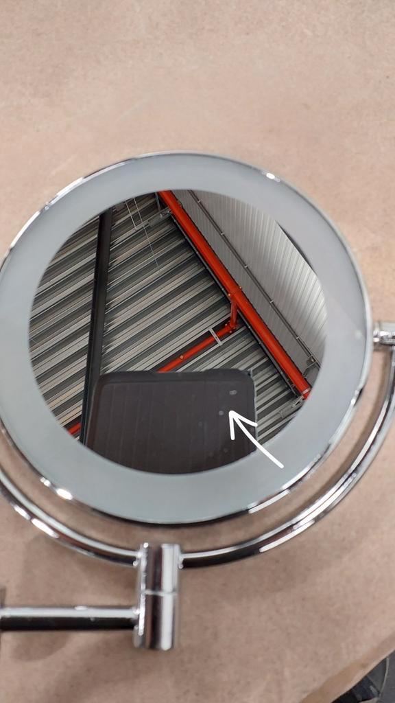 Saqu Make-up spiegel met verlichting van €215.00 voor €97.28, Huis en Inrichting, Woonaccessoires | Spiegels, Nieuw, Ophalen of Verzenden