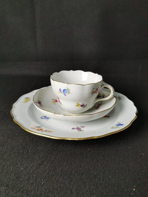 Meissen - Fiori Sparsi - Tazza da caffè con 2 piatti - Beker, Antiek en Kunst, Antiek | Meubels | Tafels