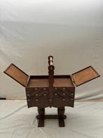 Naaidoos - Antieke Naaidoos op Poten in Uitrekbaar Design -