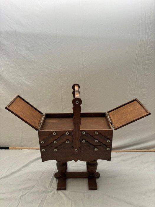 Naaidoos - Antieke Naaidoos op Poten in Uitrekbaar Design -, Antiek en Kunst, Curiosa en Brocante