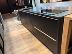 Nolte showroom keuken – Eiken nero/Blackgreen - Compleet, Zwart, Overige typen, Met kookeiland, Graniet of Steen
