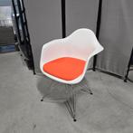Vitra Eames DAR design eetkamerstoel - wit kunststof met ora, Huis en Inrichting, Stoelen, Ophalen of Verzenden, Nieuw