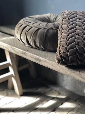 VEEL KLEUREN | NIEUW VELVET KANAN TAUPE ROND KUSSEN FLUWEEL beschikbaar voor biedingen