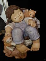 Goebel - Beeldje - Meisje in kinderwagen met katachtige