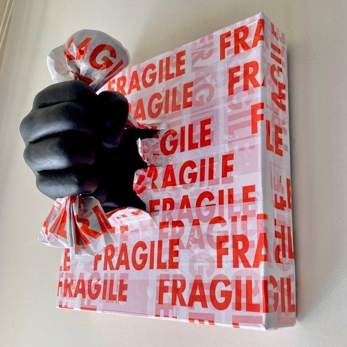 Popik - FRAGILE!!! Wall sculpture, Antiek en Kunst, Kunst | Designobjecten