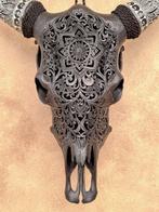 Geen reserveprijs - Zwarte koeienschedel met Boheemse