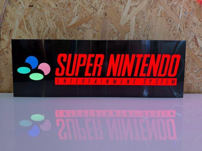 Super Nintendo - Reclamebord met achtergrondverlichting -, Antiek en Kunst, Antiek | Wandborden en Tegels