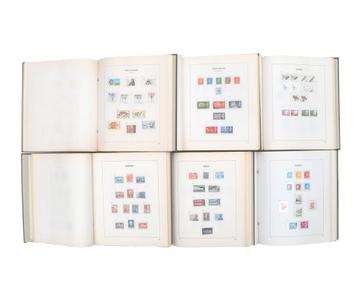 Zes albums postzegels, diverse landen, 20e eeuw beschikbaar voor biedingen