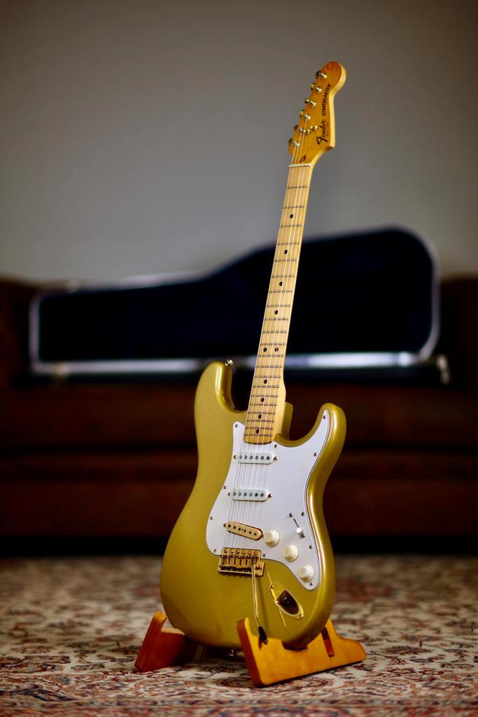 Fender Dan Smith Stratocaster 1981 | Gold Refinished, Muziek en Instrumenten, Snaarinstrumenten | Gitaren | Elektrisch