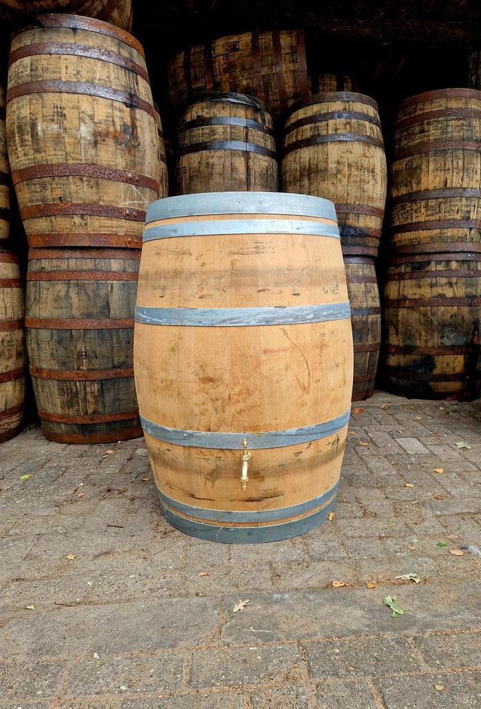 Eikenhouten wijnvaten 225 liter met messing kraan, Tuin en Terras, Regentonnen, 150 liter of meer, Met kraantje, Nieuw, Hout, Ophalen of Verzenden