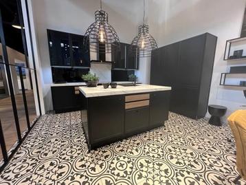 Nolte Showroom Keuken –Torino Lak Zwart - Compleet beschikbaar voor biedingen