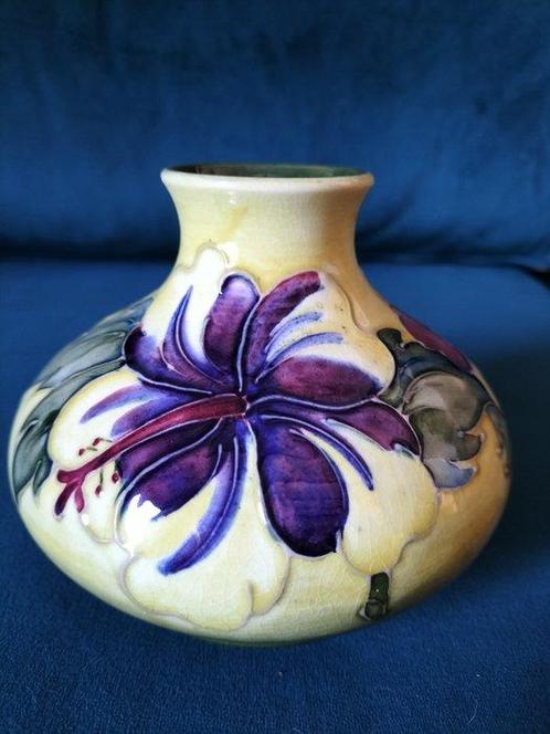 Walter Moorcroft - Vaas - Hibiscus - Keramiek, Antiek en Kunst, Antiek | Glas en Kristal