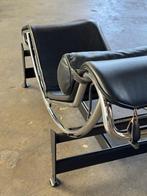 Cassina Le Corbusier LC4 | Leer (NIEUWSTAAT), Huis en Inrichting, Eenpersoons, Minder dan 75 cm, Ophalen of Verzenden, Zo goed als nieuw