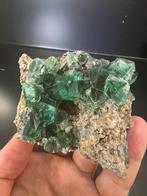 Fluoriet Kristallen op matrix - Hoogte: 7 cm - Breedte: 8, Verzamelen, Mineralen en Fossielen