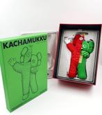 Kaws (1974) - Kaws x Kachamukku Red & Green Edition 2021, Antiek en Kunst, Kunst | Designobjecten