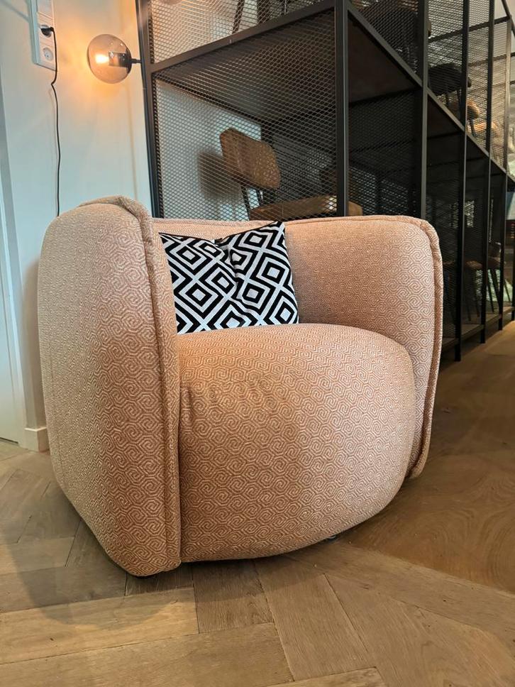 Design Draaifauteuil Retro Stof – Showroommodel NU €499,-, Huis en Inrichting, Fauteuils, 75 tot 100 cm, Nieuw, 75 tot 100 cm