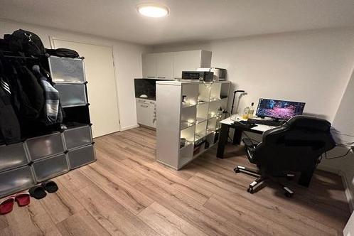 Studio Thomas van Kempenstraat in Tilburg, Huizen en Kamers, Kamers te huur, 20 tot 35 m², Tilburg
