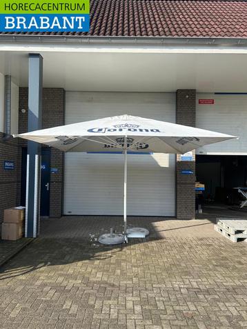 Grote Corona parasol Horecaparasol 400 x 400 cm Horeca beschikbaar voor biedingen