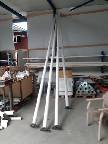Vlaggenmast nieuw en gebruikt, polyester/aluminium geplaatst beschikbaar voor biedingen
